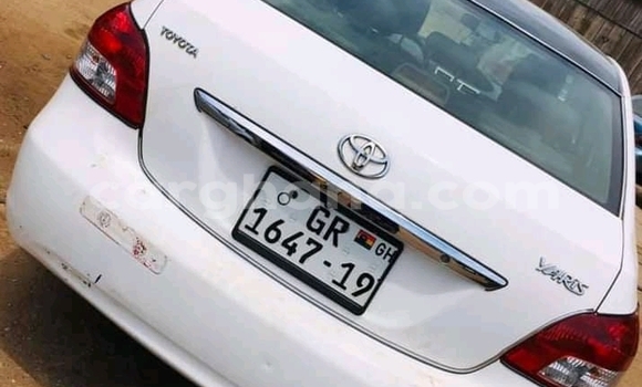Ra Àlòkù Toyota Yaris funfun Ọkọ̀ in Accra ni Greater Accra Ra Àlòkù Toyota Yaris funfun Ọkọ̀ in Accra ni Greater Accra