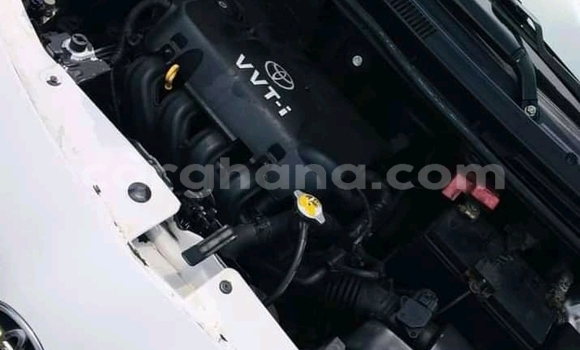 Ra Àlòkù Toyota Yaris funfun Ọkọ̀ in Accra ni Greater Accra Ra Àlòkù Toyota Yaris funfun Ọkọ̀ in Accra ni Greater Accra