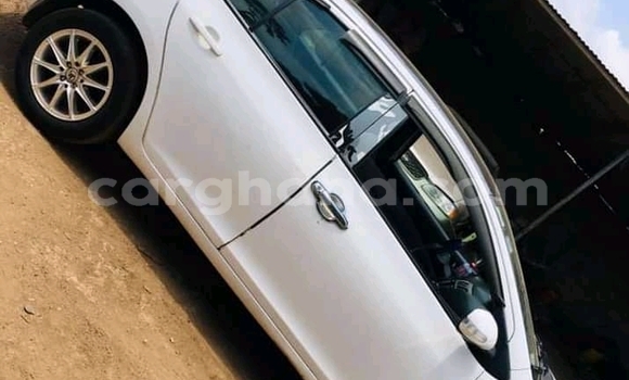 Ra Àlòkù Toyota Yaris funfun Ọkọ̀ in Accra ni Greater Accra Ra Àlòkù Toyota Yaris funfun Ọkọ̀ in Accra ni Greater Accra