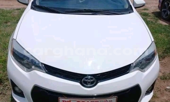 Ra Àlòkù Toyota Corolla funfun Ọkọ̀ in Accra ni Greater Accra