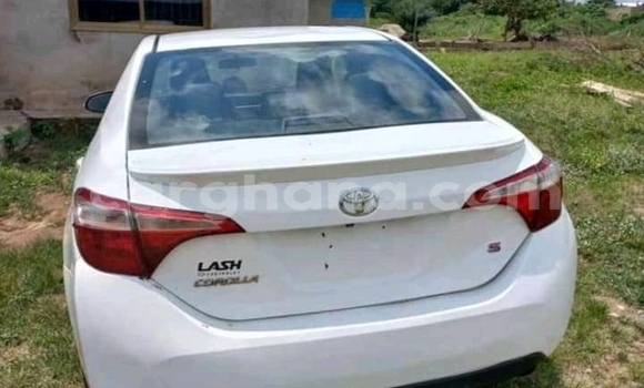 Ra Àlòkù Toyota Corolla funfun Ọkọ̀ in Accra ni Greater Accra Ra Àlòkù Toyota Corolla funfun Ọkọ̀ in Accra ni Greater Accra
