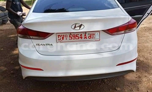 Ra Àlòkù Hyundai Accent funfun Ọkọ̀ in Accra ni Greater Accra Ra Àlòkù Hyundai Accent funfun Ọkọ̀ in Accra ni Greater Accra