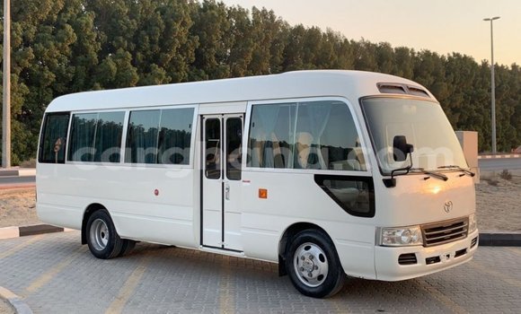 Ra Imported Toyota Coaster funfun Ọkọ̀ in Import - Dubai ni Ashanti Ra Imported Toyota Coaster funfun Ọkọ̀ in Import - Dubai ni Ashanti