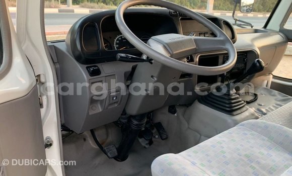 Ra Imported Toyota Coaster funfun Ọkọ̀ in Import - Dubai ni Ashanti Ra Imported Toyota Coaster funfun Ọkọ̀ in Import - Dubai ni Ashanti
