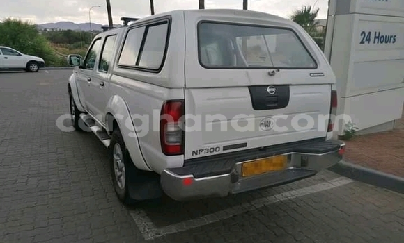 Sayi Na hannu Nissan Hardbody White Mota in Accra a Greater Accra Sayi Na hannu Nissan Hardbody White Mota in Accra a Greater Accra