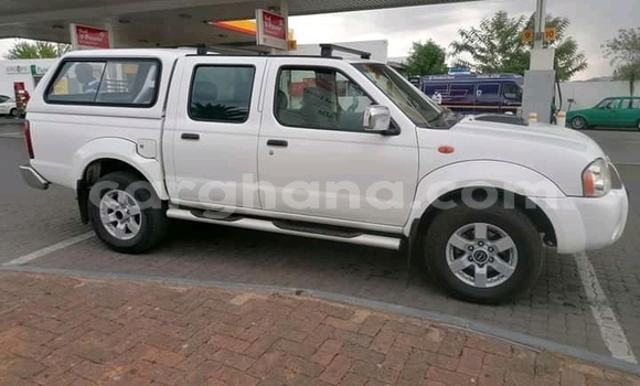 Sayi Na hannu Nissan Hardbody White Mota in Accra a Greater Accra Sayi Na hannu Nissan Hardbody White Mota in Accra a Greater Accra