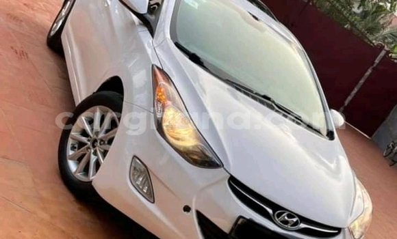 Sayi Na hannu Hyundai Elantra White Mota in Accra a Greater Accra