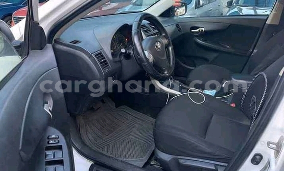 Ra Àlòkù Toyota Corolla funfun Ọkọ̀ in Accra ni Greater Accra Ra Àlòkù Toyota Corolla funfun Ọkọ̀ in Accra ni Greater Accra