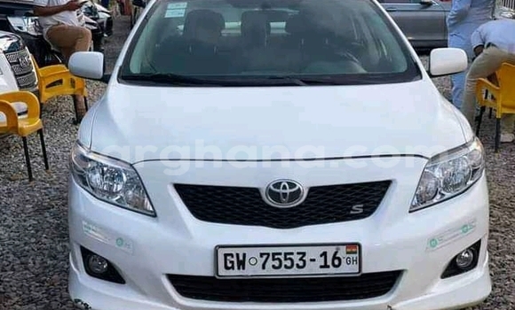Ra Àlòkù Toyota Corolla funfun Ọkọ̀ in Accra ni Greater Accra Ra Àlòkù Toyota Corolla funfun Ọkọ̀ in Accra ni Greater Accra