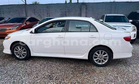 Ra Àlòkù Toyota Corolla funfun Ọkọ̀ in Accra ni Greater Accra Ra Àlòkù Toyota Corolla funfun Ọkọ̀ in Accra ni Greater Accra