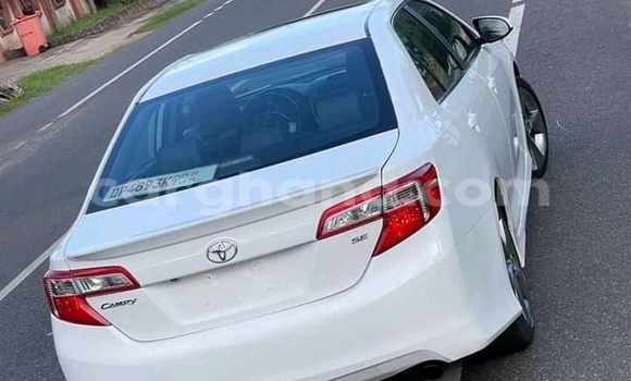Sayi Na hannu Toyota Camry White Mota in Accra a Greater Accra Sayi Na hannu Toyota Camry White Mota in Accra a Greater Accra