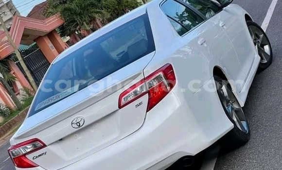 Sayi Na hannu Toyota Camry White Mota in Accra a Greater Accra Sayi Na hannu Toyota Camry White Mota in Accra a Greater Accra
