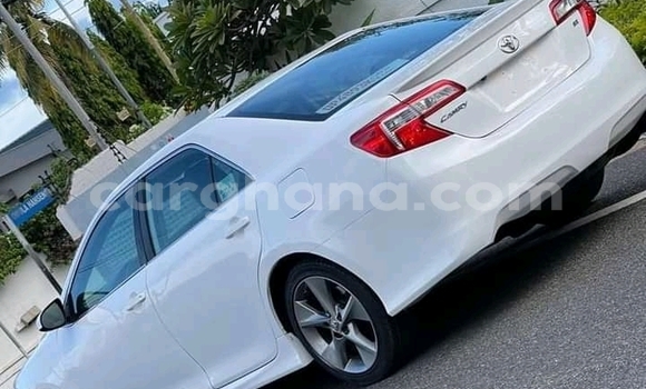 Sayi Na hannu Toyota Camry White Mota in Accra a Greater Accra Sayi Na hannu Toyota Camry White Mota in Accra a Greater Accra