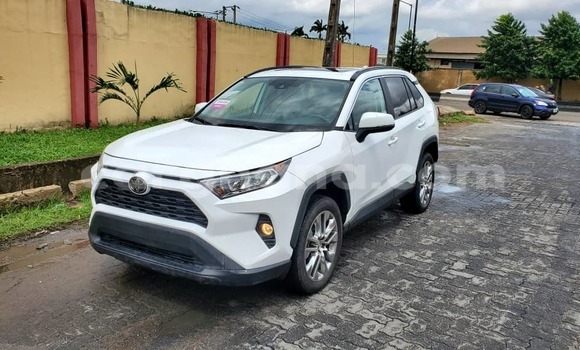 Buy Used Toyota RAV4 White Car in Sekondi–Takoradi Metropolitan in Western Buy Used Toyota RAV4 White Car in Sekondi–Takoradi Metropolitan in Western