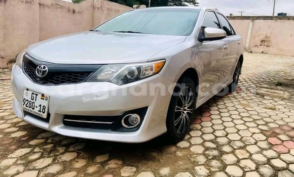 Ra Àlòkù Toyota Camry Silver Ọkọ̀ in Accra ni Greater Accra Ra Àlòkù Toyota Camry Silver Ọkọ̀ in Accra ni Greater Accra