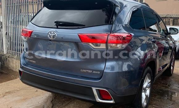 Buy Used Toyota Highlander Blue Car in Sekondi–Takoradi Metropolitan in Western Buy Used Toyota Highlander Blue Car in Sekondi–Takoradi Metropolitan in Western