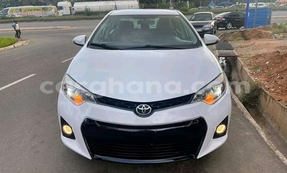 Sayi Na hannu Toyota Corolla White Mota in Accra a Greater Accra Sayi Na hannu Toyota Corolla White Mota in Accra a Greater Accra