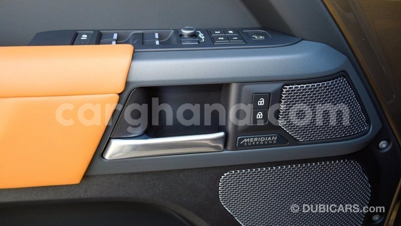 Big with watermark land rover defender ashanti import dubai 38427