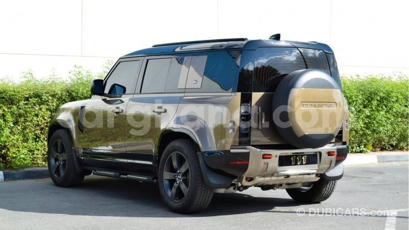 Big with watermark land rover defender ashanti import dubai 38427