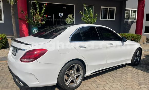 Ra Àlòkù Mercedes‒Benz 300–Series funfun Ọkọ̀ in Accra ni Greater Accra