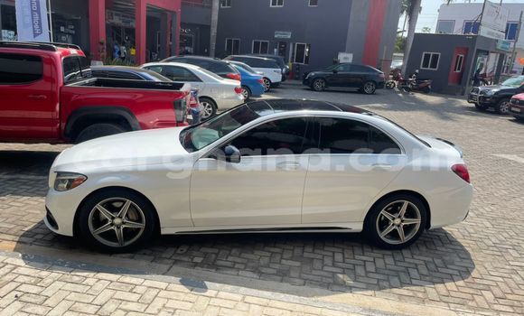 Sayi Na hannu Mercedes‒Benz 300–Series White Mota in Accra a Greater Accra Sayi Na hannu Mercedes‒Benz 300–Series White Mota in Accra a Greater Accra