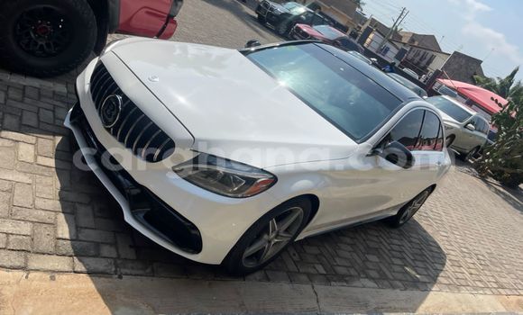 Sayi Na hannu Mercedes‒Benz 300–Series White Mota in Accra a Greater Accra Sayi Na hannu Mercedes‒Benz 300–Series White Mota in Accra a Greater Accra