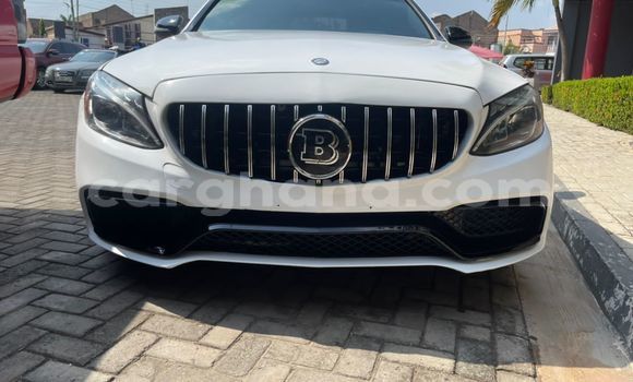 Sayi Na hannu Mercedes‒Benz 300–Series White Mota in Accra a Greater Accra Sayi Na hannu Mercedes‒Benz 300–Series White Mota in Accra a Greater Accra