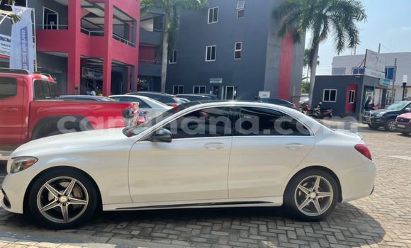 Sayi Na hannu Mercedes‒Benz 300–Series White Mota in Accra a Greater Accra Sayi Na hannu Mercedes‒Benz 300–Series White Mota in Accra a Greater Accra