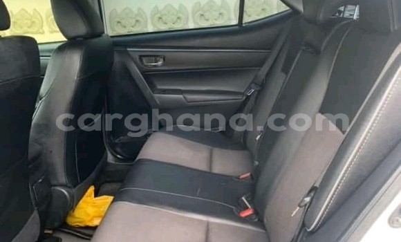 Sayi Na hannu Toyota Corolla White Mota in Accra a Greater Accra Sayi Na hannu Toyota Corolla White Mota in Accra a Greater Accra