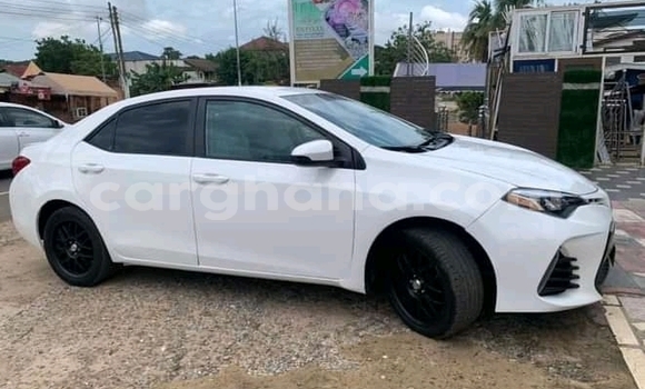Sayi Na hannu Toyota Corolla White Mota in Accra a Greater Accra Sayi Na hannu Toyota Corolla White Mota in Accra a Greater Accra