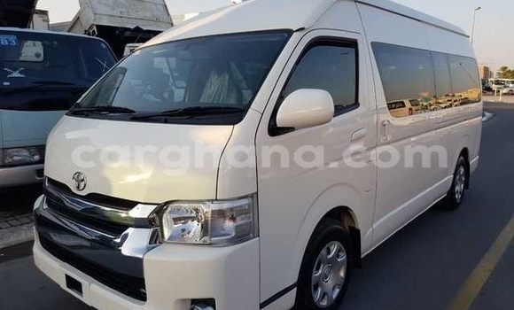 Sayi Na hannu Toyota Hiace White Mota in Accra a Greater Accra