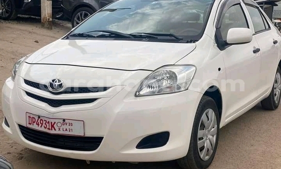 Ra Àlòkù Toyota Belta funfun Ọkọ̀ in Accra ni Greater Accra