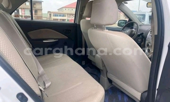 Ra Àlòkù Toyota Belta funfun Ọkọ̀ in Accra ni Greater Accra Ra Àlòkù Toyota Belta funfun Ọkọ̀ in Accra ni Greater Accra