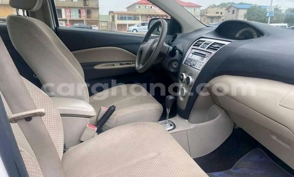 Ra Àlòkù Toyota Belta funfun Ọkọ̀ in Accra ni Greater Accra Ra Àlòkù Toyota Belta funfun Ọkọ̀ in Accra ni Greater Accra