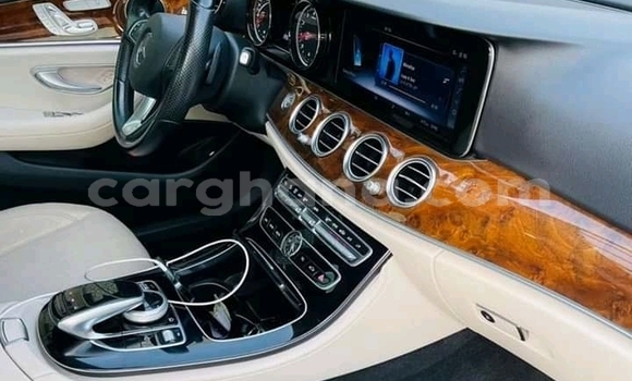 Ra Àlòkù Mercedes‒Benz 300–Series funfun Ọkọ̀ in Accra ni Greater Accra Ra Àlòkù Mercedes‒Benz 300–Series funfun Ọkọ̀ in Accra ni Greater Accra