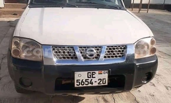 Ra Àlòkù Nissan Hardbody funfun Ọkọ̀ in Accra ni Greater Accra