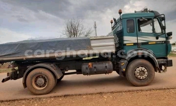 Sayi Na hannu Mercedes‒Benz Truck Sauran Babbar mota in Accra a Greater Accra Sayi Na hannu Mercedes‒Benz Truck Sauran Babbar mota in Accra a Greater Accra