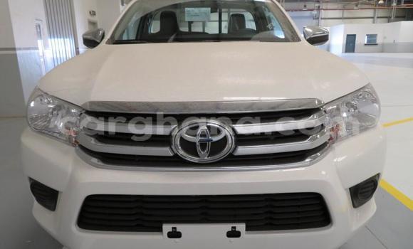 Sayi Sabo Toyota Hilux White Mota in Accra a Greater Accra