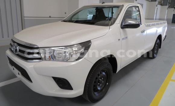 Sayi Sabo Toyota Hilux White Mota in Accra a Greater Accra Sayi Sabo Toyota Hilux White Mota in Accra a Greater Accra