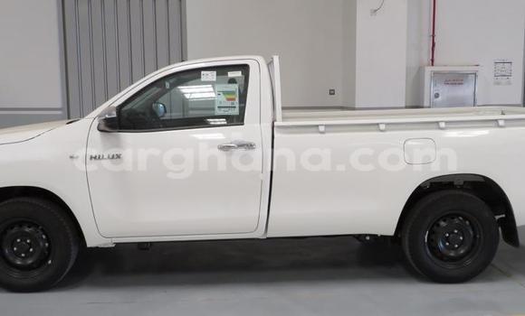Sayi Sabo Toyota Hilux White Mota in Accra a Greater Accra Sayi Sabo Toyota Hilux White Mota in Accra a Greater Accra
