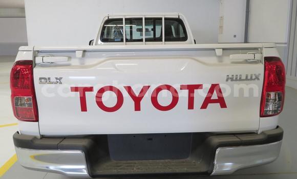 Sayi Sabo Toyota Hilux White Mota in Accra a Greater Accra Sayi Sabo Toyota Hilux White Mota in Accra a Greater Accra