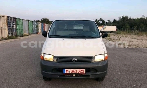 Ra Àlòkù Toyota Prius c funfun Ọkọ̀ in Accra ni Greater Accra Ra Àlòkù Toyota Prius c funfun Ọkọ̀ in Accra ni Greater Accra