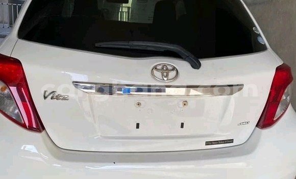 Sayi Na hannu Toyota Vitz White Mota in Accra a Greater Accra Sayi Na hannu Toyota Vitz White Mota in Accra a Greater Accra