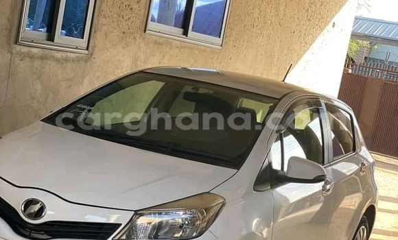 Sayi Na hannu Toyota Vitz White Mota in Accra a Greater Accra Sayi Na hannu Toyota Vitz White Mota in Accra a Greater Accra