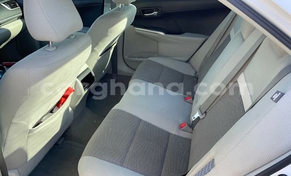 Sayi Na hannu Toyota Camry White Mota in Girma a Upper East Sayi Na hannu Toyota Camry White Mota in Girma a Upper East