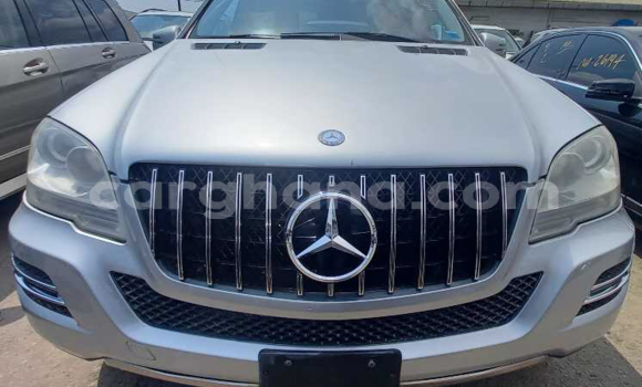 Ra Àlòkù Mercedes‒Benz ML–Class Silver Ọkọ̀ in Tema ni Greater Accra