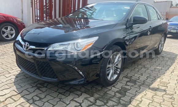 Sayi Na hannu Toyota Camry Black Mota in Tema a Greater Accra