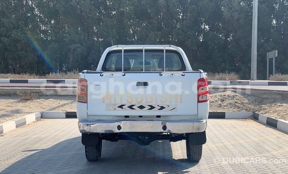 Buy Import Mitsubishi L200 White Car in Import - Dubai in Ashanti Buy Import Mitsubishi L200 White Car in Import - Dubai in Ashanti