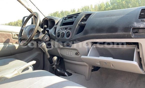 Ra Imported Toyota Hilux funfun Ọkọ̀ in Import - Dubai ni Ashanti Ra Imported Toyota Hilux funfun Ọkọ̀ in Import - Dubai ni Ashanti