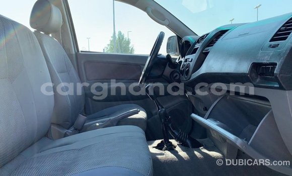 Ra Imported Toyota Hilux funfun Ọkọ̀ in Import - Dubai ni Ashanti Ra Imported Toyota Hilux funfun Ọkọ̀ in Import - Dubai ni Ashanti